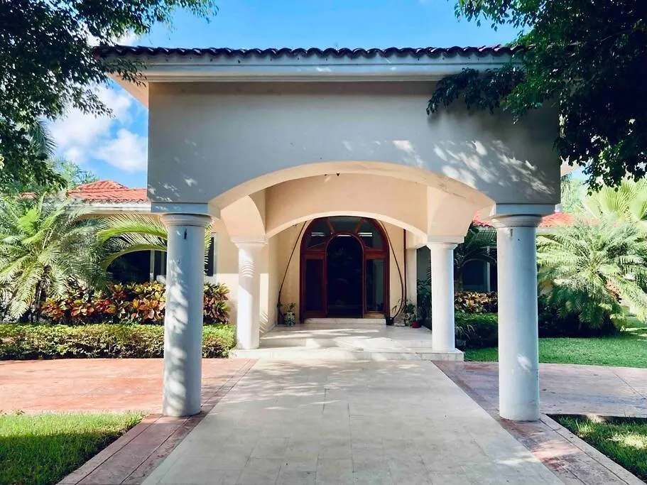 Vila Profile Cancún